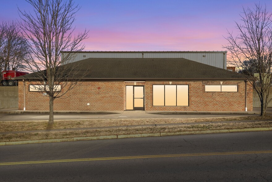 215 8th St, Clarksville, TN à louer - Photo principale – Image 3 sur 44