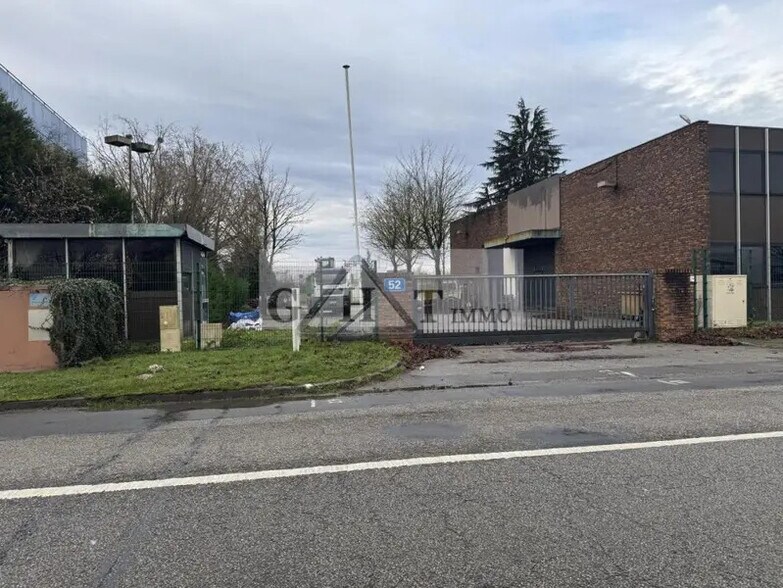 Industriel/Logistique dans Plaisir à vendre - Photo de l’immeuble – Image 2 sur 15