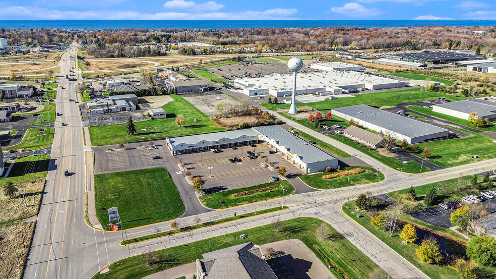 1675 Phoenix St, South Haven, MI à louer - Photo de l’immeuble – Image 3 sur 35