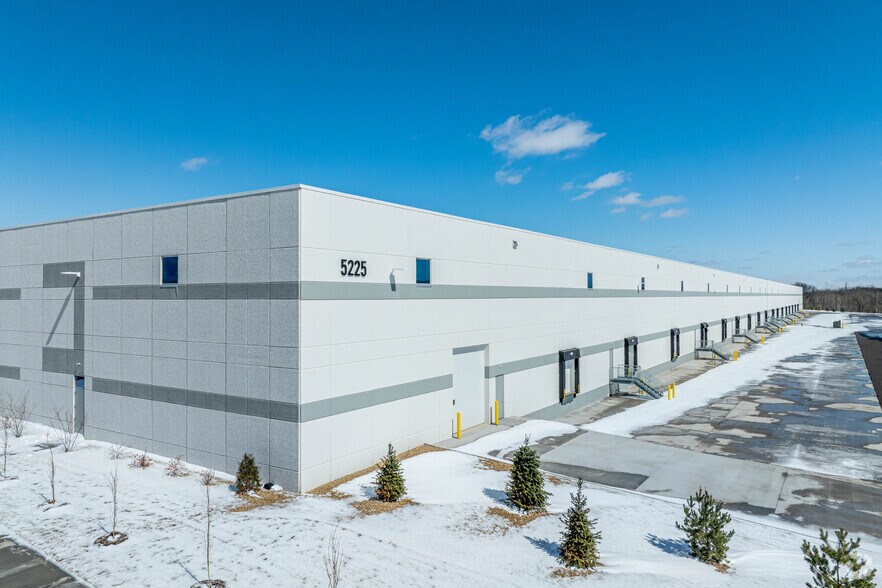 5225 Dean Lakes Blvd, Shakopee, MN à louer - Photo de l’immeuble – Image 2 sur 4