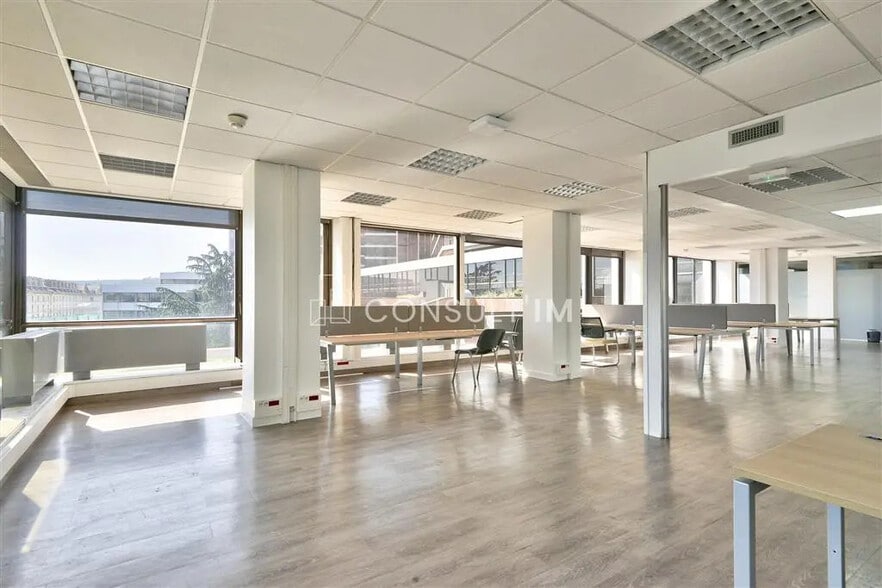 Bureau dans Saint-Cloud à vendre - Photo de l’immeuble – Image 3 sur 7