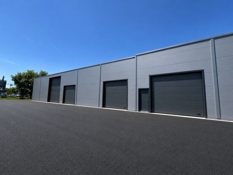 Local d'activités dans Savigneux à vendre - Photo de l’immeuble – Image 1 sur 2