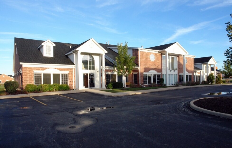 33 W Higgins Rd, South Barrington, IL à vendre Photo de l’immeuble– Image 1 sur 4