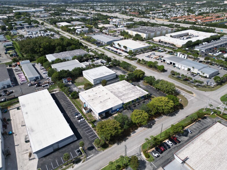 3750 Prospect Ave, Riviera Beach, FL à louer - Photo de l’immeuble – Image 3 sur 17