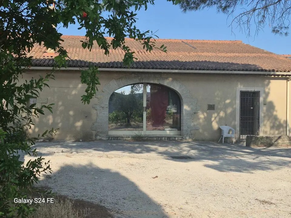 Bureau dans Châteauneuf-du-Pape à louer Photo de l’immeuble– Image 1 sur 8