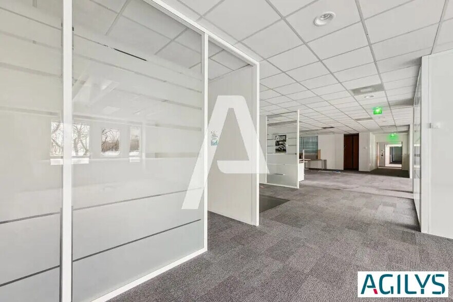 Local d’activités dans Rungis à louer - Photo de l’immeuble – Image 2 sur 5