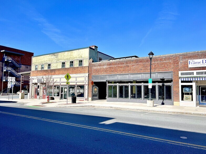 397 Railroad St, Saint Johnsbury, VT à vendre - Photo de l’immeuble – Image 2 sur 23