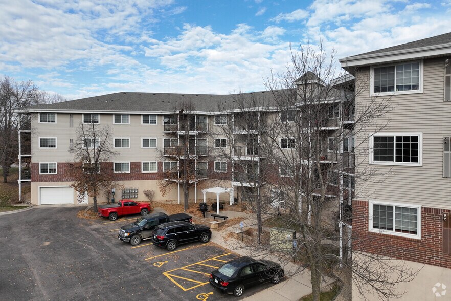 100 River Oaks Dr N, Cold Spring, MN à vendre - Photo de l’immeuble – Image 2 sur 3