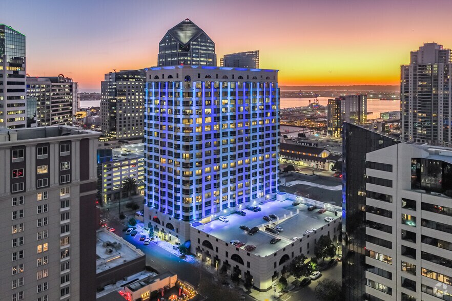 550 W C St, San Diego, CA à louer - Photo de l’immeuble – Image 2 sur 16