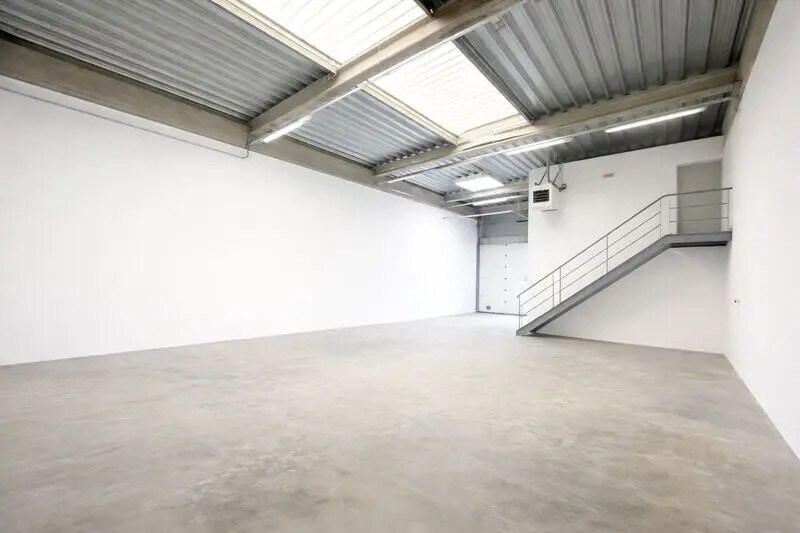 Local d’activités dans Chambly à louer Photo intérieure– Image 1 sur 5