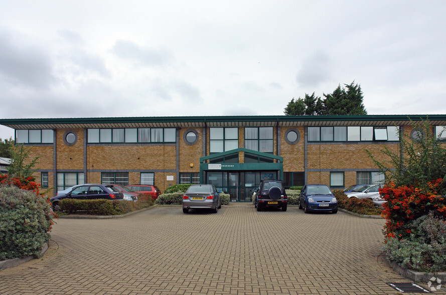 Spilsby Rd, Romford à louer - Photo de l’immeuble – Image 2 sur 6