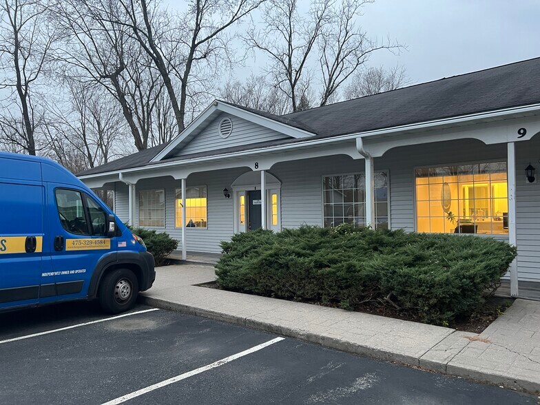 500 Purdy Hill Rd, Monroe, CT à louer - Photo de l’immeuble – Image 3 sur 18