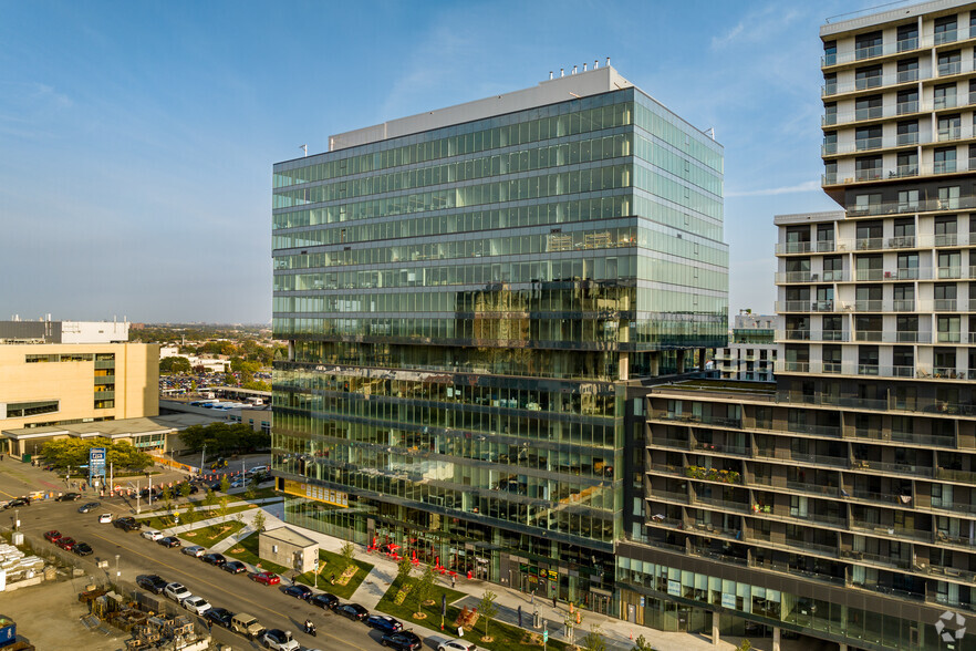 2000 Rue Jacques-Tétreault, Laval, QC à louer - Photo de l’immeuble – Image 3 sur 9