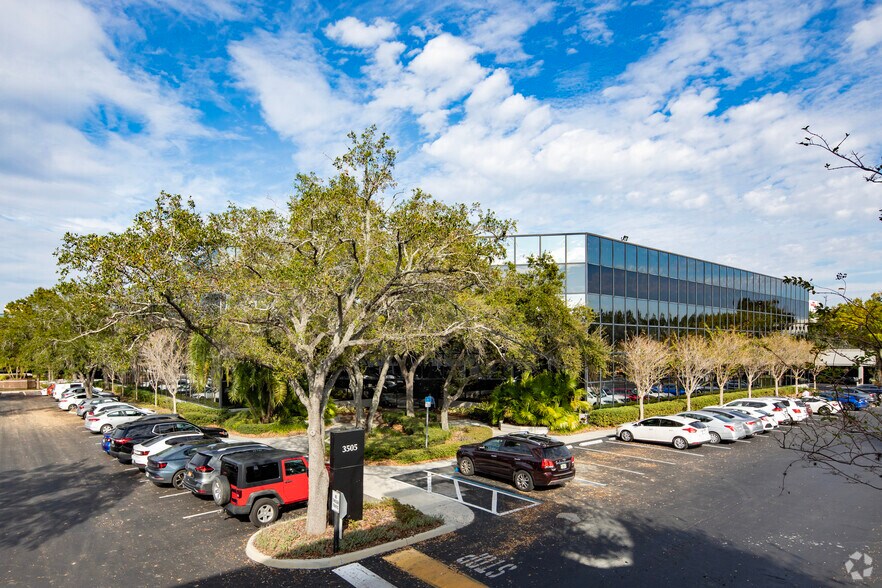 3505 E Frontage Rd, Tampa, FL à louer - Photo principale – Image 1 sur 8