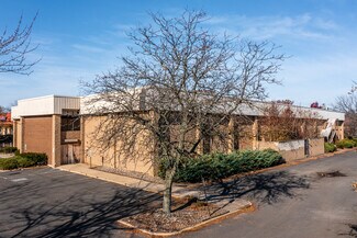 Plus de détails pour 8 Edgeboro Rd, East Brunswick, NJ - Bureau, Local commercial à louer