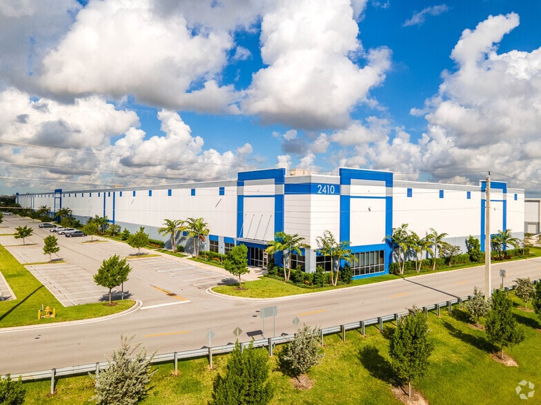 2290-2398 NW 119th St, Miami, FL à louer - Photo principale – Image 1 sur 2