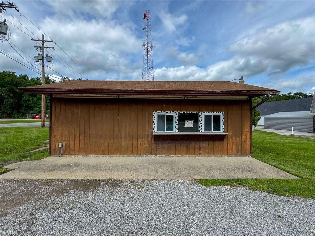 17688 Mahoning Ave, Lake Milton, OH à vendre Photo de l’immeuble– Image 1 sur 7