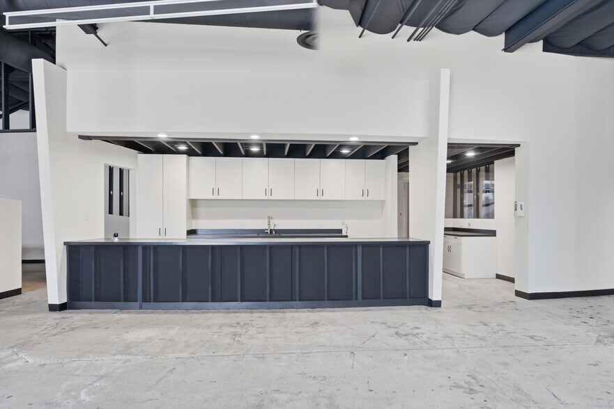 3194 Airport Loop Dr, Costa Mesa, CA à louer - Photo de l’immeuble – Image 3 sur 6
