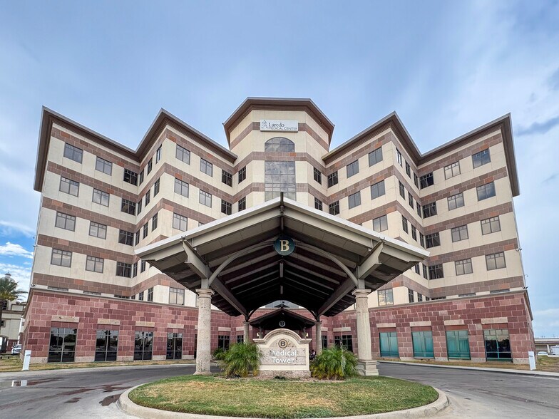 1710 E Saunders St, Laredo, TX à louer - Photo de l’immeuble – Image 1 sur 4