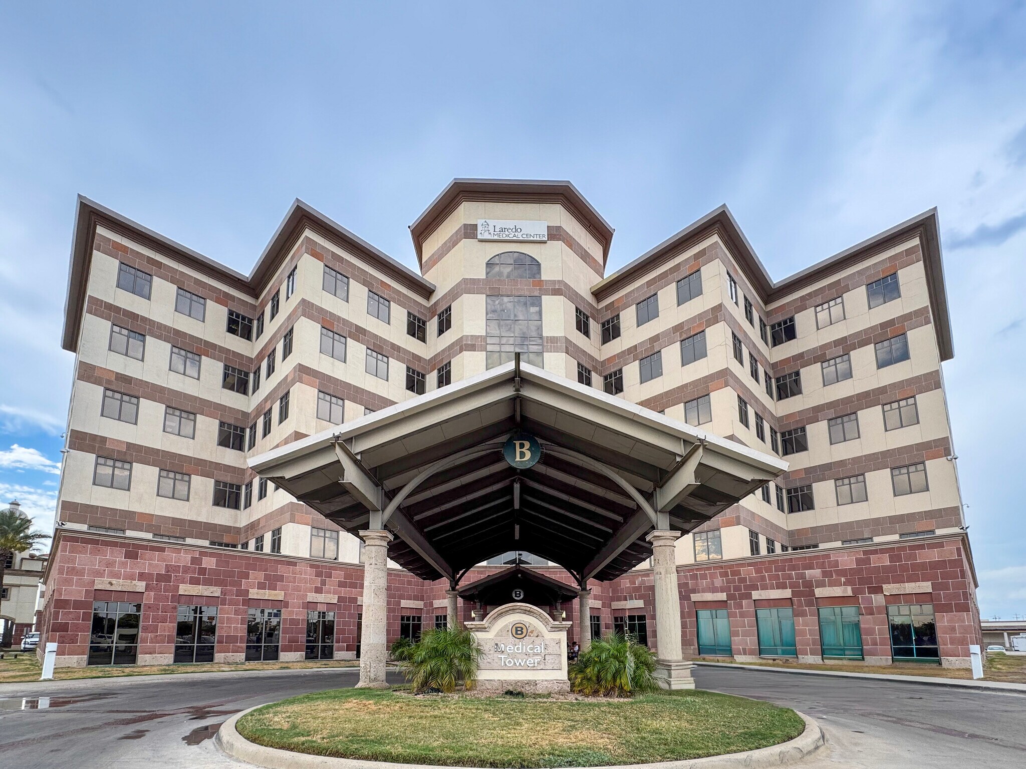 1710 E Saunders St, Laredo, TX à louer Photo de l’immeuble– Image 1 sur 5