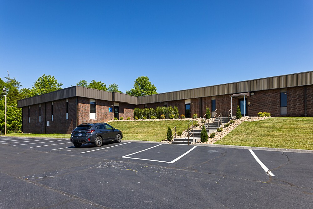 105 E Walnut St, Johnson City, TN à louer Photo de l’immeuble– Image 1 sur 7