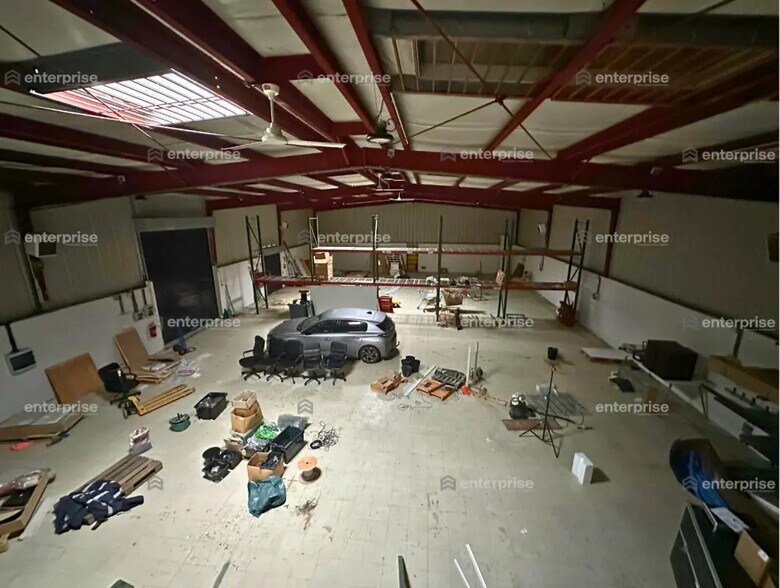 Local d'activités dans Chiry-Ourscamp à vendre - Photo intérieure – Image 2 sur 7