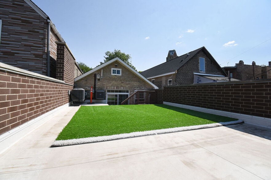 1828 S Peoria St, Chicago, IL à vendre - Photo de l’immeuble – Image 3 sur 12