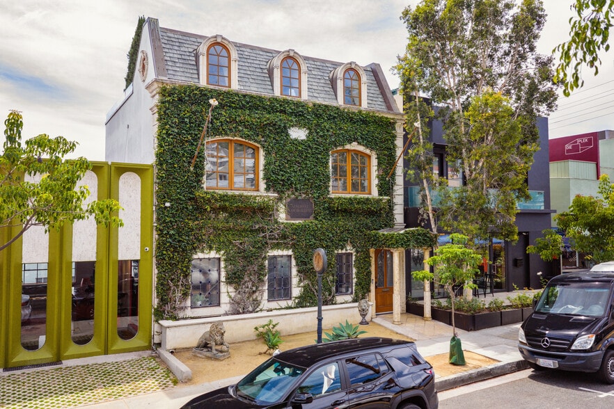 8752 Holloway Dr, West Hollywood, CA à vendre - Photo de l’immeuble – Image 2 sur 11