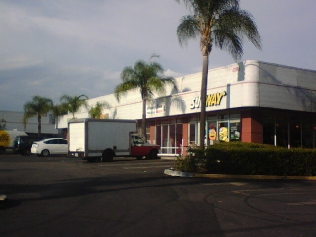 421-481 E Imperial Hwy, La Habra, CA à louer Photo de l’immeuble– Image 1 sur 2