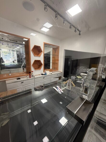 3008-3010 Jerome Ave, Bronx, NY à louer - Photo de l’immeuble – Image 3 sur 12