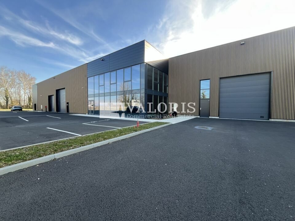 317 Rue Du Vauzel, Ambérieux à louer Photo de l’immeuble– Image 1 sur 7