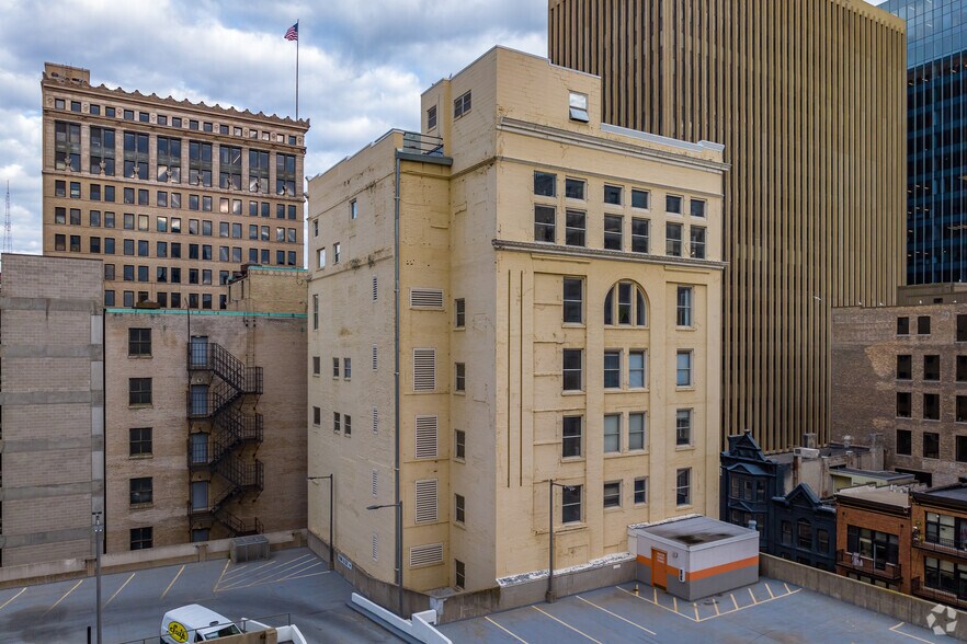 225 E Mason St, Milwaukee, WI à vendre - Photo de l’immeuble – Image 2 sur 41