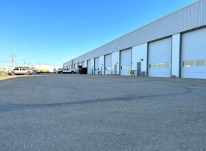 11423 98 Av, Grande Prairie, AB à louer Photo de l’immeuble– Image 2 sur 10