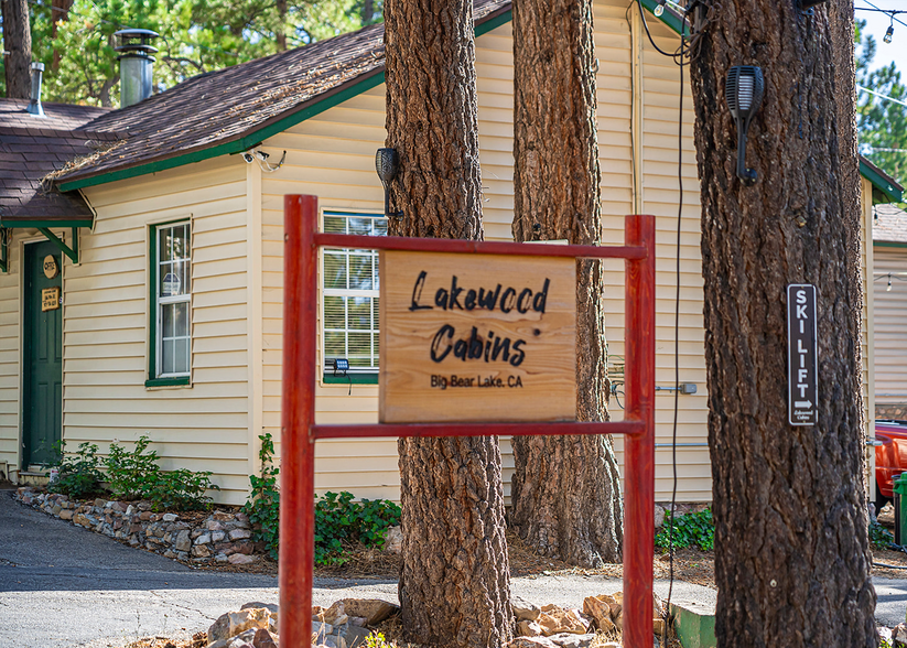 586 Main St, Big Bear Lake, CA à vendre - Photo de l’immeuble – Image 1 sur 18