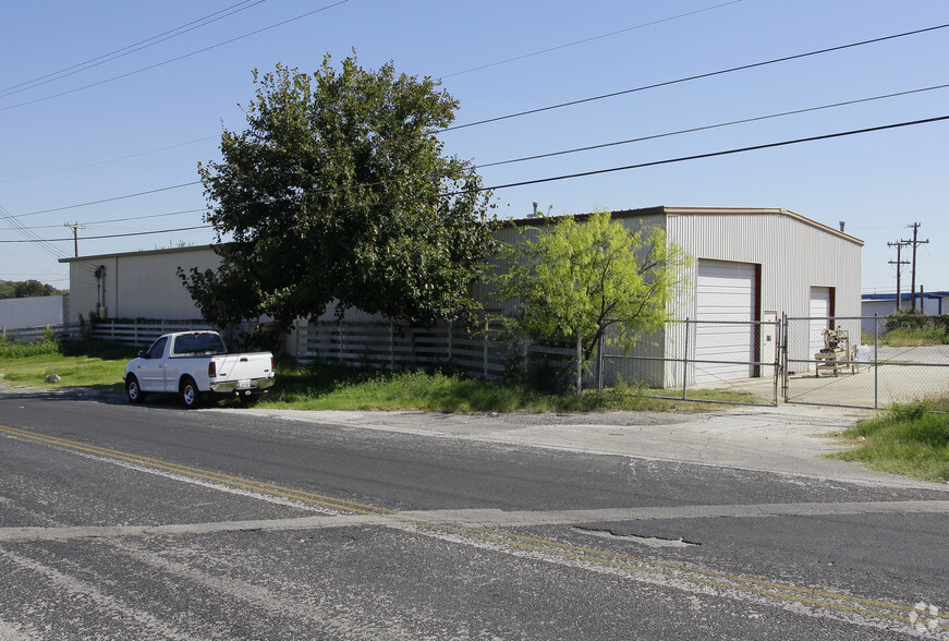 314 Spencer Ln, San Antonio, TX à vendre - Photo de l’immeuble – Image 2 sur 2
