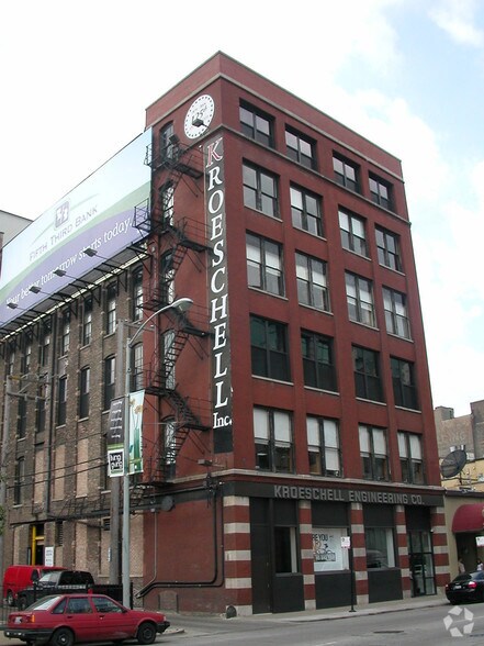 215 W Ontario St, Chicago, IL à louer - Photo de l’immeuble – Image 2 sur 17