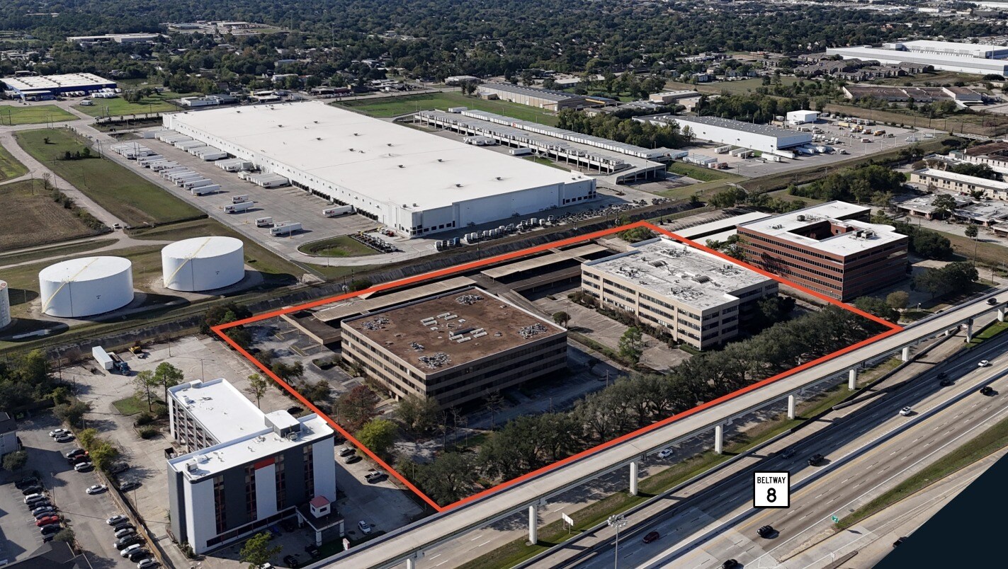 652-654 N Sam Houston Pky E, Houston, TX à vendre Photo principale– Image 1 sur 3