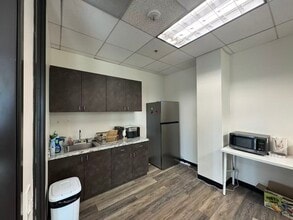 17100 Pioneer Blvd, Artesia, CA à louer Photo intérieure– Image 2 sur 8