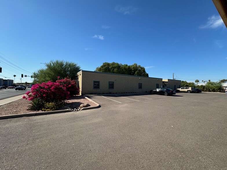 760 S Stapley Dr, Mesa, AZ à louer - Photo de l’immeuble – Image 3 sur 14