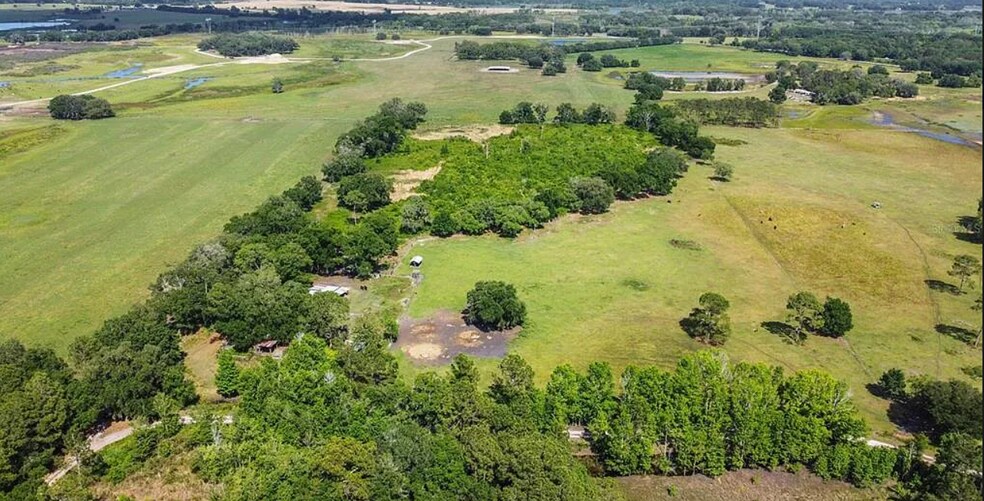 101 SE 51st Lane, Center Hill, FL à vendre - Photo de l’immeuble – Image 2 sur 14