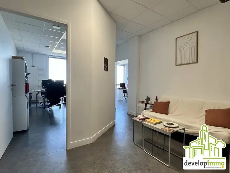 Bureau dans Fleury-sur-Orne à louer - Photo intérieure – Image 3 sur 8
