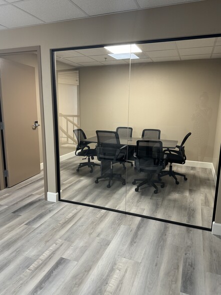 4080 E Lake Mead Blvd, Las Vegas, NV à louer - Photo intérieure – Image 1 sur 23
