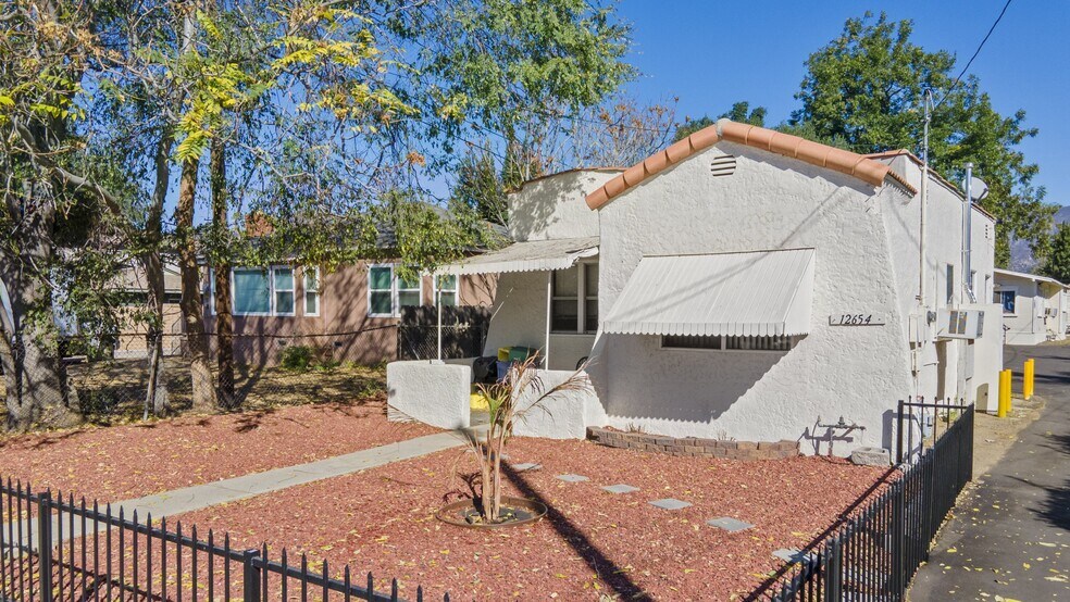 12652 Bradley Ave, Sylmar, CA à vendre - Photo de l’immeuble – Image 3 sur 10