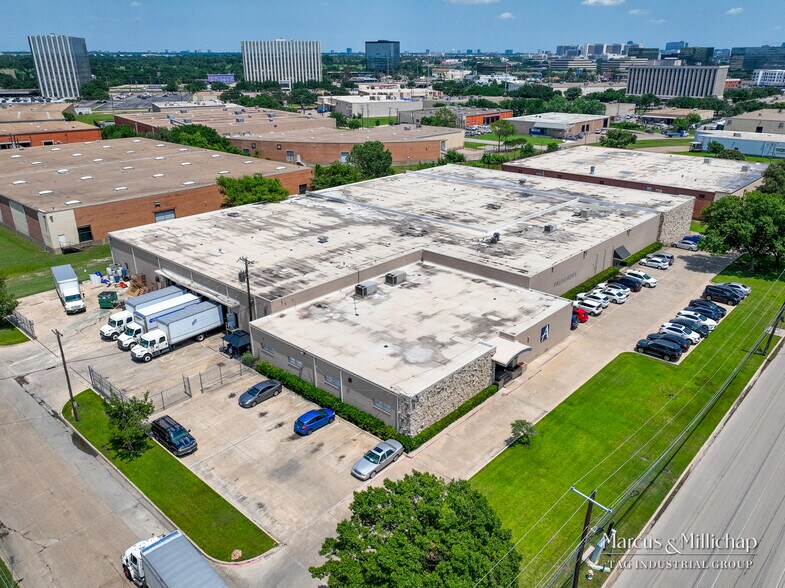 8888 Governors Row, Dallas, TX à vendre - Photo de l’immeuble – Image 3 sur 5
