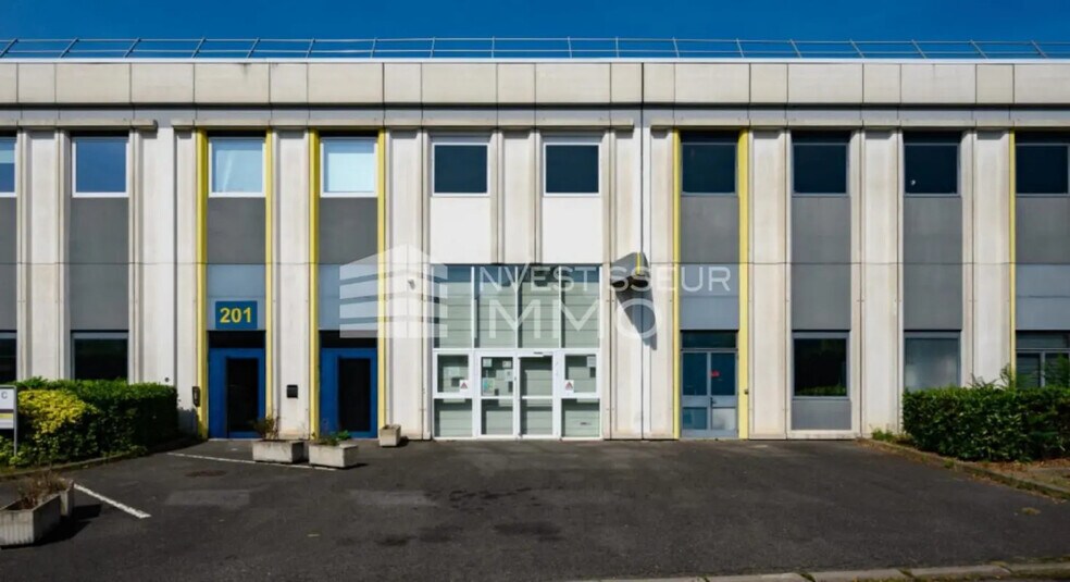 Local d’activités dans Gennevilliers à louer - Photo de l’immeuble – Image 2 sur 2