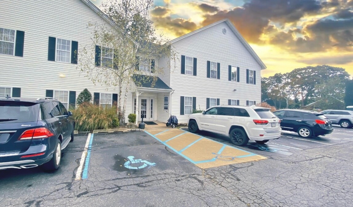 77 Broadway, Amityville, NY à louer Photo de l’immeuble– Image 1 sur 8