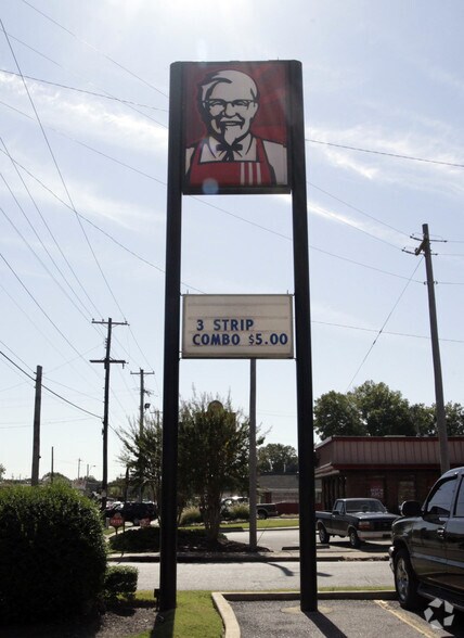727 S Highland St, Memphis, TN à louer - Photo de l’immeuble – Image 3 sur 4