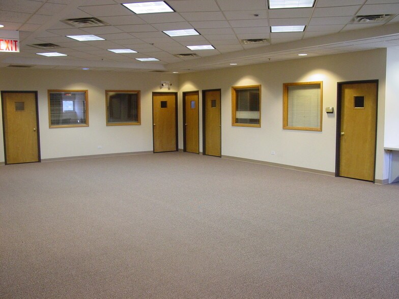 315 N 9th St, St Charles, IL à louer - Photo de l’immeuble – Image 2 sur 3
