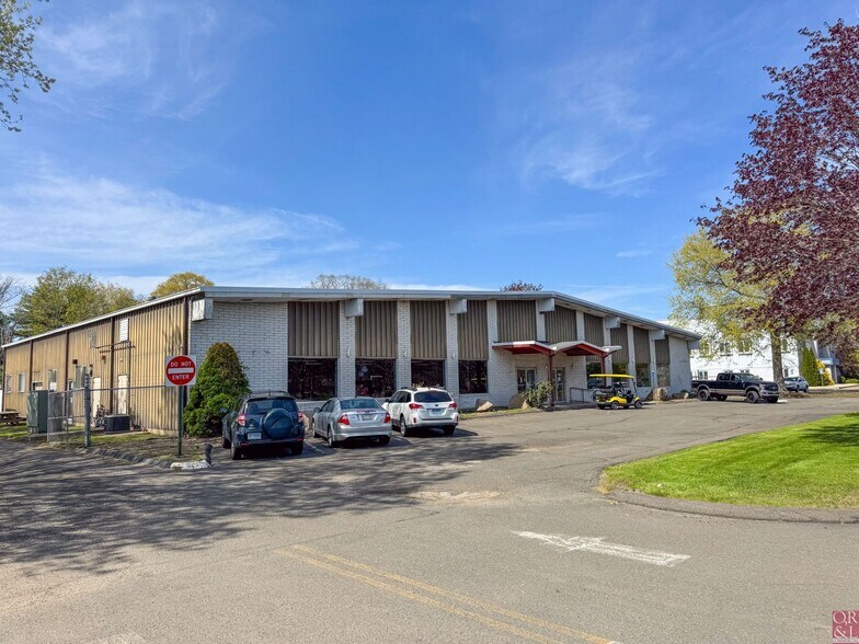 160 N Branford Rd, Branford, CT à vendre - Photo de l’immeuble – Image 1 sur 21