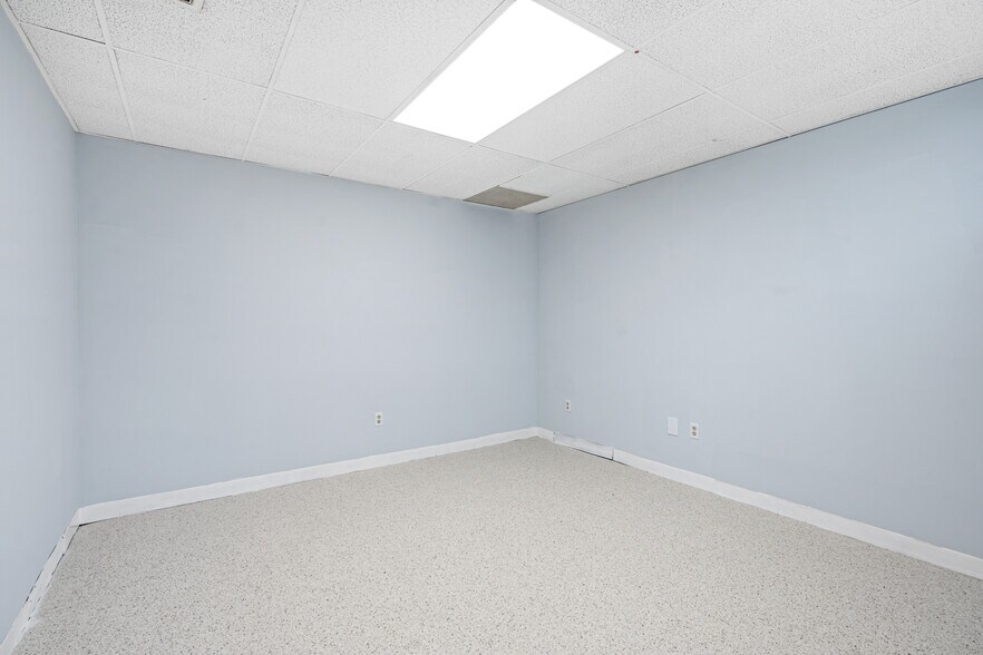 4150 Kensington Ave, Philadelphia, PA à louer - Photo de l’immeuble – Image 3 sur 7